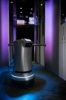 En Service Robot API anslutas till olika robotar