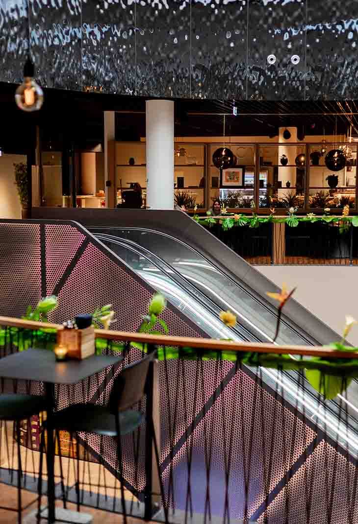 img_viavika_escalator_0730x1070